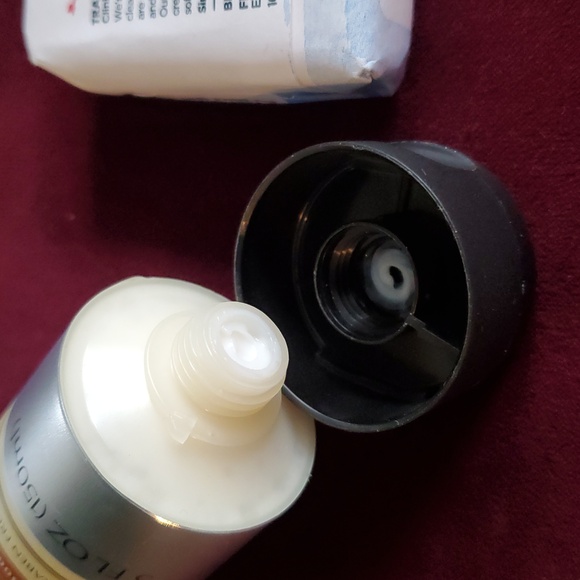 A La Maison French Coconut Creme Moisturizer & Kirk's Pure Coconut Soap Set - Picture 7 of 7